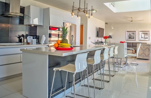 Indigo Bay Villa | Beach - Private Heated Pool - 2 Master King Bedrooms - Auto Generator Power