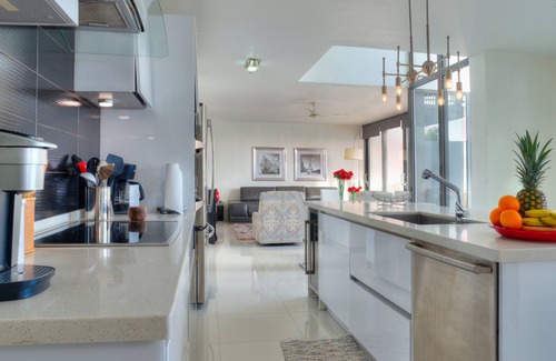 Indigo Bay Villa | Beach - Private Heated Pool - 2 Master King Bedrooms - Auto Generator Power