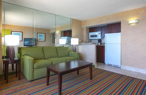 Northeast Virginia Beach Condo | Beach Quarters Resort 4th of 1BR 1BA Oceanfront Sleeps Six