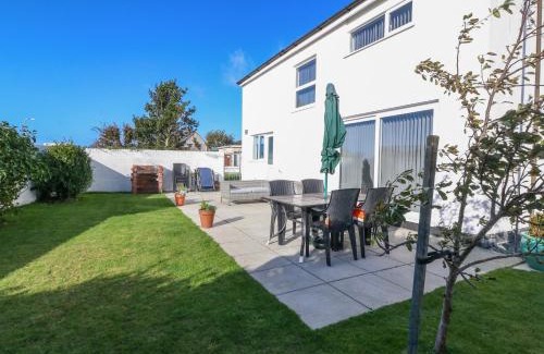 Holyhead House | Beach Reach