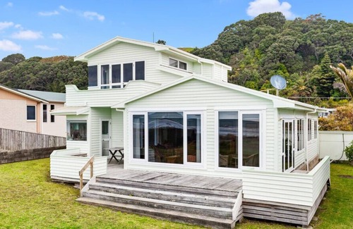 Ohope Cottage | Beach Side - Ohope Holiday Home
