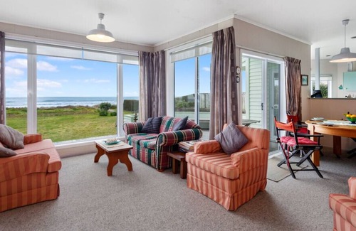 Ohope Cottage | Beach Side - Ohope Holiday Home