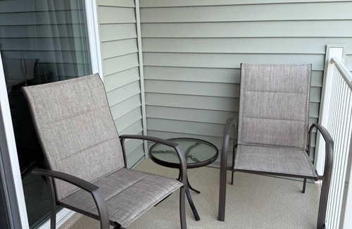 Rehoboth Beach Condo | Beach Top Floor Condo in Lewes, De - 2 bed 2 bath Gated community with pool