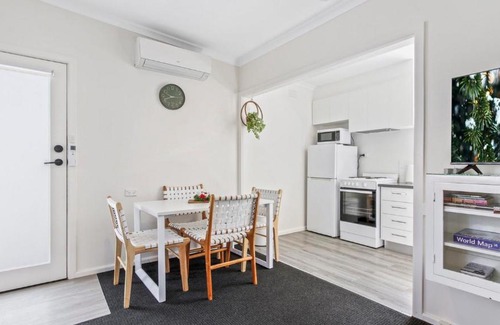 Lakes Entrance Apartment | Beach Trail Retreat