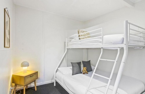 Lakes Entrance Apartment | Beach Trail Retreat