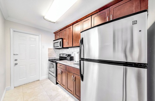 Santa Barbara Estates Apartment | Beach Unit! Walk To Beach & Shops/Restaurants!