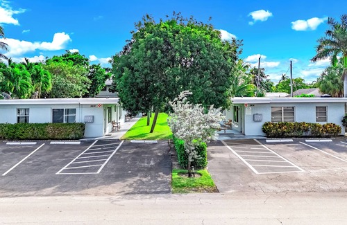 Santa Barbara Estates Apartment | Beach Unit! Walk To Beach & Shops/Restaurants!