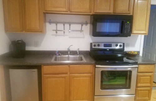 Onset Apartment | Beach Vibes & Fun Colors in the Seashell Suite