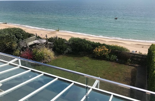 Southbourne House | Beach View, based in a stunning position on the sea front, with stunning coastal scenery