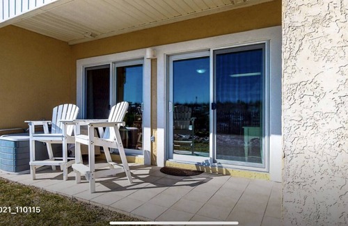 Fort Walton Beach Condo | Beach walkout! First floor/corner unit, 30 steps to private beach access!