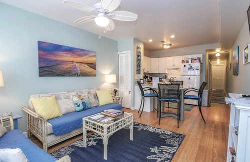 Gold Coast Condo | BeachBlockSeaEscapeš
See Beach Block Paradise VRBO# 2963230 for Reviews~Same Host