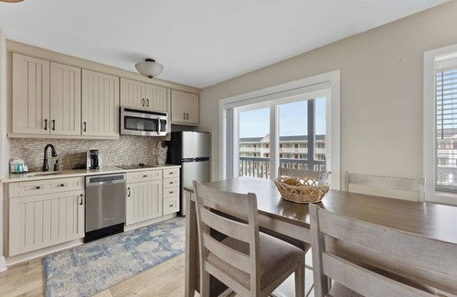 Avalon Resort | Beachcomber Resort 2bedroom/1bath Suite