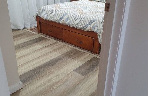 Frankston House | "Beaches" Frankston. n 4 Ensuite Bedroom, 50mtr to beach, disability compliant