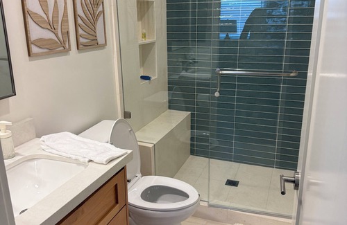 Old Towne Apartment | Beachfront 2-bed, 2-bath unit with AC in Seal Beach