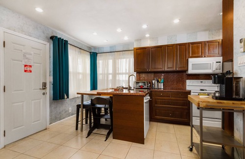Hollywood South Central Beach Apartment | Beachfront 2 Story/3BRM/3BA/2 Ocean View Terraces/Free Parking