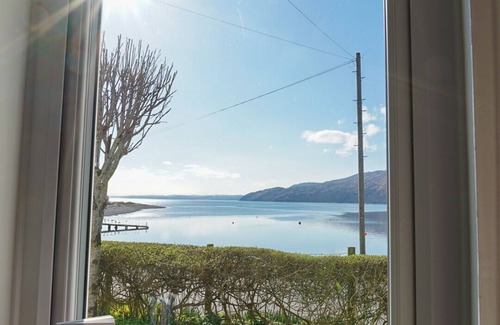 Glenelg House | Beachfront 3 Bedroom House
