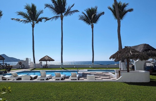 Manzanillo Condo | Beachfront 3 BR 2BA Condominium