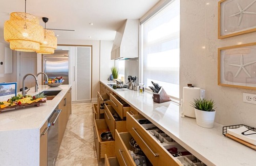Nassau Apartment | Beachfront 3BR Penthouse w/Terrace Next to BahaMar