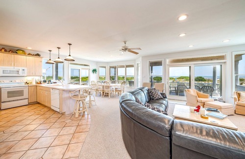Gold Coast House | Beachfront 4BR 4BATH Condo with Panoramic Ocean View Deck