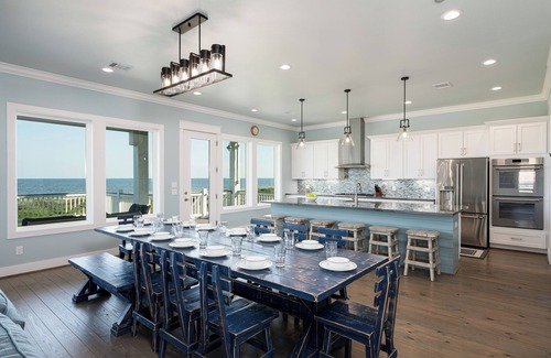 Crystal Beach House | Beachfront 6BR, Sleeps 20, Hot Tub, Pool & Game Room Fun!