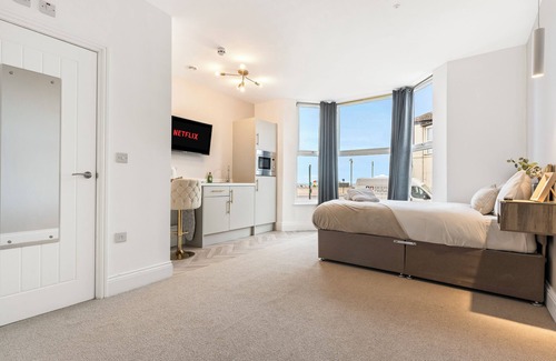 Redcar Hotel | Beachfront Aparthotel, Seaview Apartment with free parking #1n