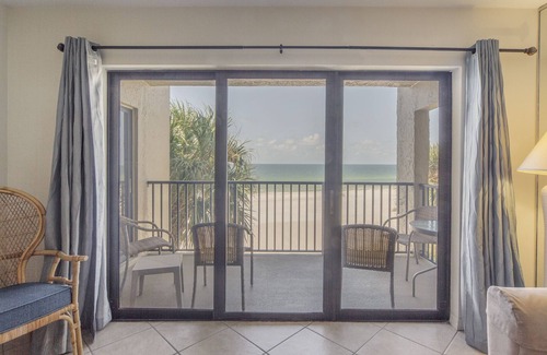 Redington Shores Condo | Beachfront Balcony Views - 2b 2b - The Shores #301
