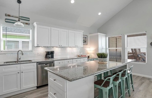 Port Bolivar House | Beachfront Bliss | Steps to Sand + Ocean Views