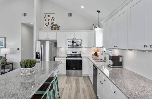 Port Bolivar House | Beachfront Bliss | Steps to Sand + Ocean Views