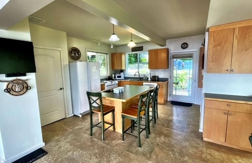 Vashon Island Cottage | Beachfront Bliss: Your Private Escape on Vashon Island