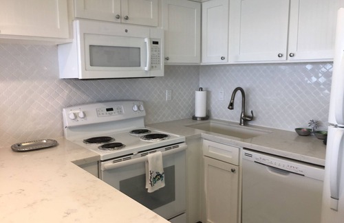 South Padre Island Condo | Beachfront Condo. 5 Min. Walk to Beach Parks at Isla Blanca/Schlitterbahn