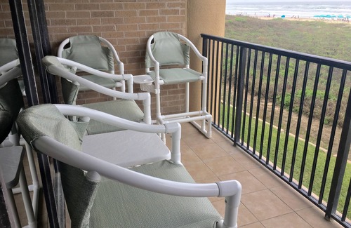 South Padre Island Condo | Beachfront Condo. 5 Min. Walk to Beach Parks at Isla Blanca/Schlitterbahn