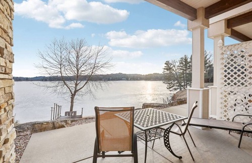 Lake Delton Condo | Beachfront Condo Retreat at Delton Grand