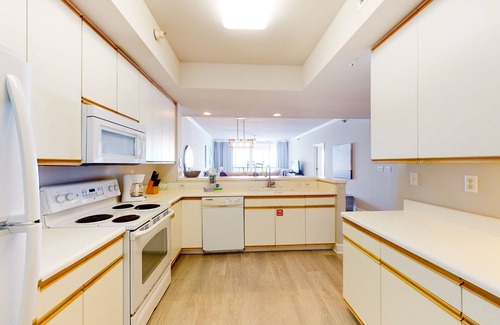 Navarre Beach Condo | Beachfront condo with amazing Gulf view, pool, gym & AC - next to Navarre Pier