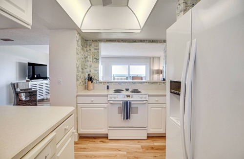 Ponce Inlet Condo | Beachfront Condo w/Pool Access in Ponce Inlet