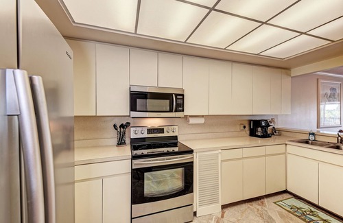 Holmes Beach Condo | Beachfront Condominium on the white sandy beach of Anna Maria Island.