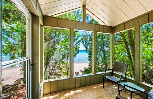 Baileys Harbor Cottage | Beachfront Cottage on Lake Michigan