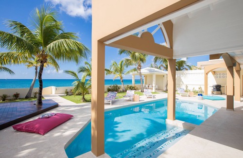 Beacon Hill Villa | BEACHFRONT DESIGN VILLA