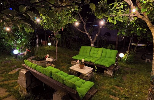 Ravda Cabin | Beachfront Double Room in Ravda -Garden with Kitchen and Parking in the Backyard