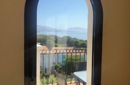 Cabrita Apartment | Beachfront Penthouse with large terrace and great views.