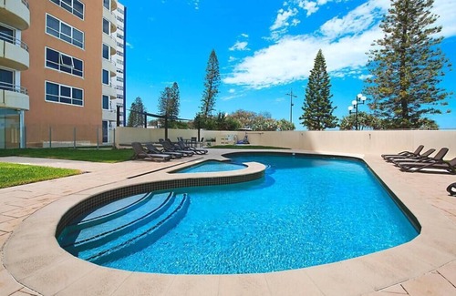 Surfers Paradise Apartment | Beachfront Escape Zenith - Ocean Views, Pool, Spa