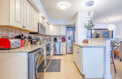 Galt Mile Apartment | Beachfront Escape Pool Stunning Beach Views