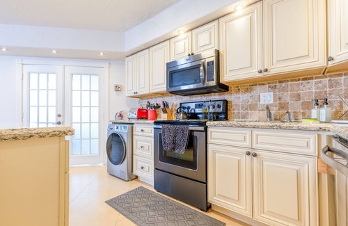 Galt Mile Apartment | Beachfront Escape Pool Stunning Beach Views