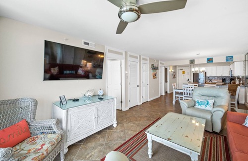 Destin Condo | Beachfront,EV Charger,Pickle Ball,3 pools,Tiki Bar,New Fitness Center