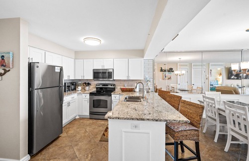 Destin Condo | Beachfront,EV Charger,Pickle Ball,3 pools,Tiki Bar,New Fitness Center