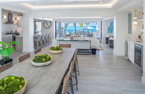 Grace Bay West Villa | BEACHFRONT! Grace Bay Beach, Sleeps 12