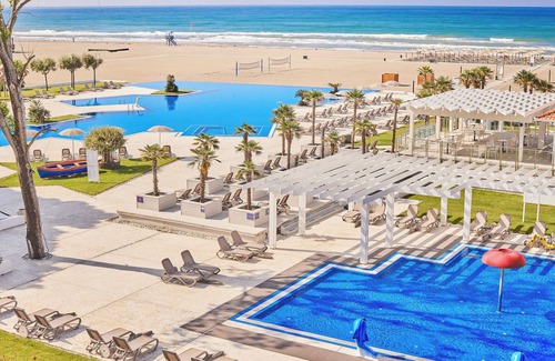 Ulcinj Hotel | Beachfront Hotel! THREE Spacious 2BR Suites, Free Parking, Outdoor Pools!