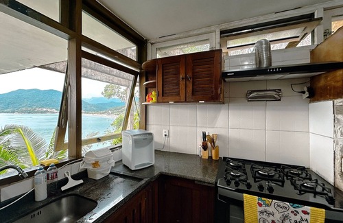 Praia da Enseada House | Beachfront House in Enseada Ubatuba for 12 People