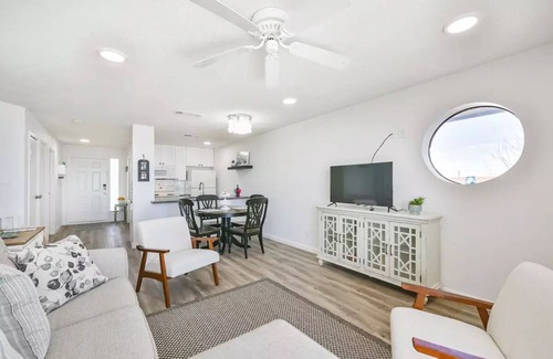 Galveston Condo | Beachfront in Galveston with pool. Centrally located. Pet Friendly!