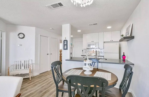 Galveston Condo | Beachfront in Galveston with pool. Centrally located. Pet Friendly!