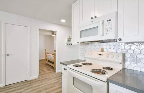 Galveston Condo | Beachfront in Galveston with pool. Centrally located. Pet Friendly!
